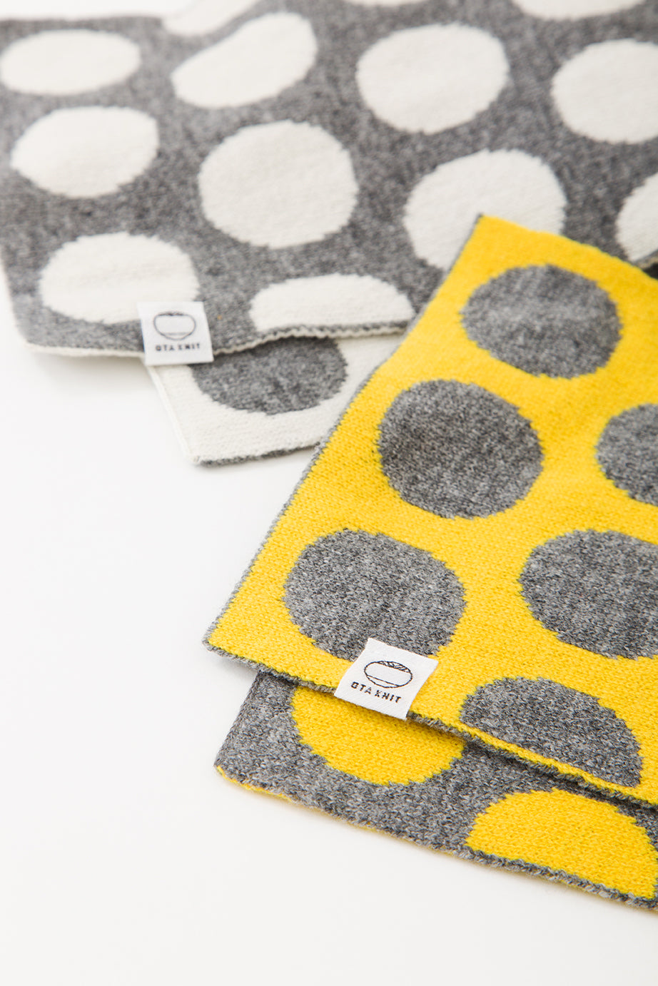 NO SCRATCHY SCARF (Dots)