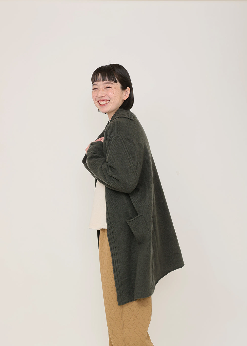 カーキ model:164cm