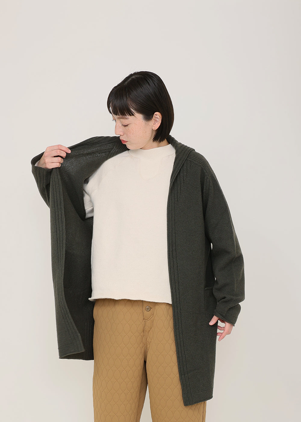 カーキ model:164cm