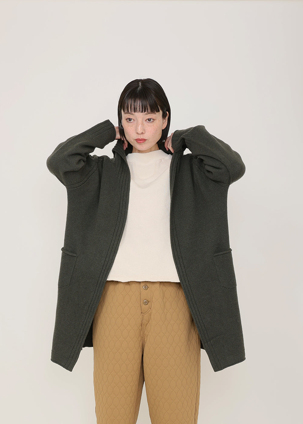 カーキ model:164cm