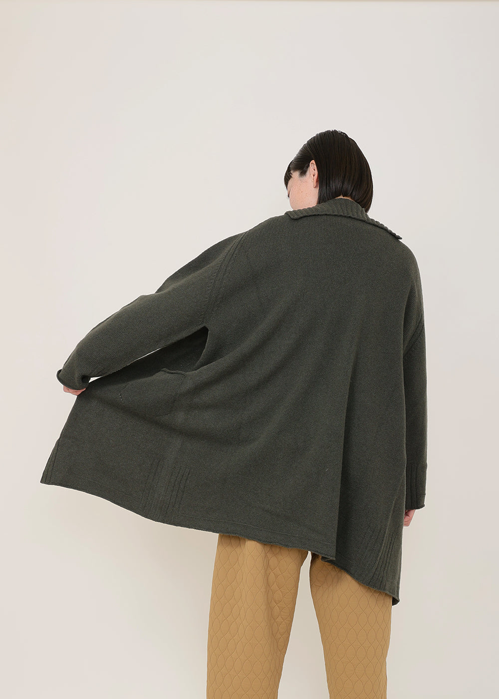 カーキ model:164cm