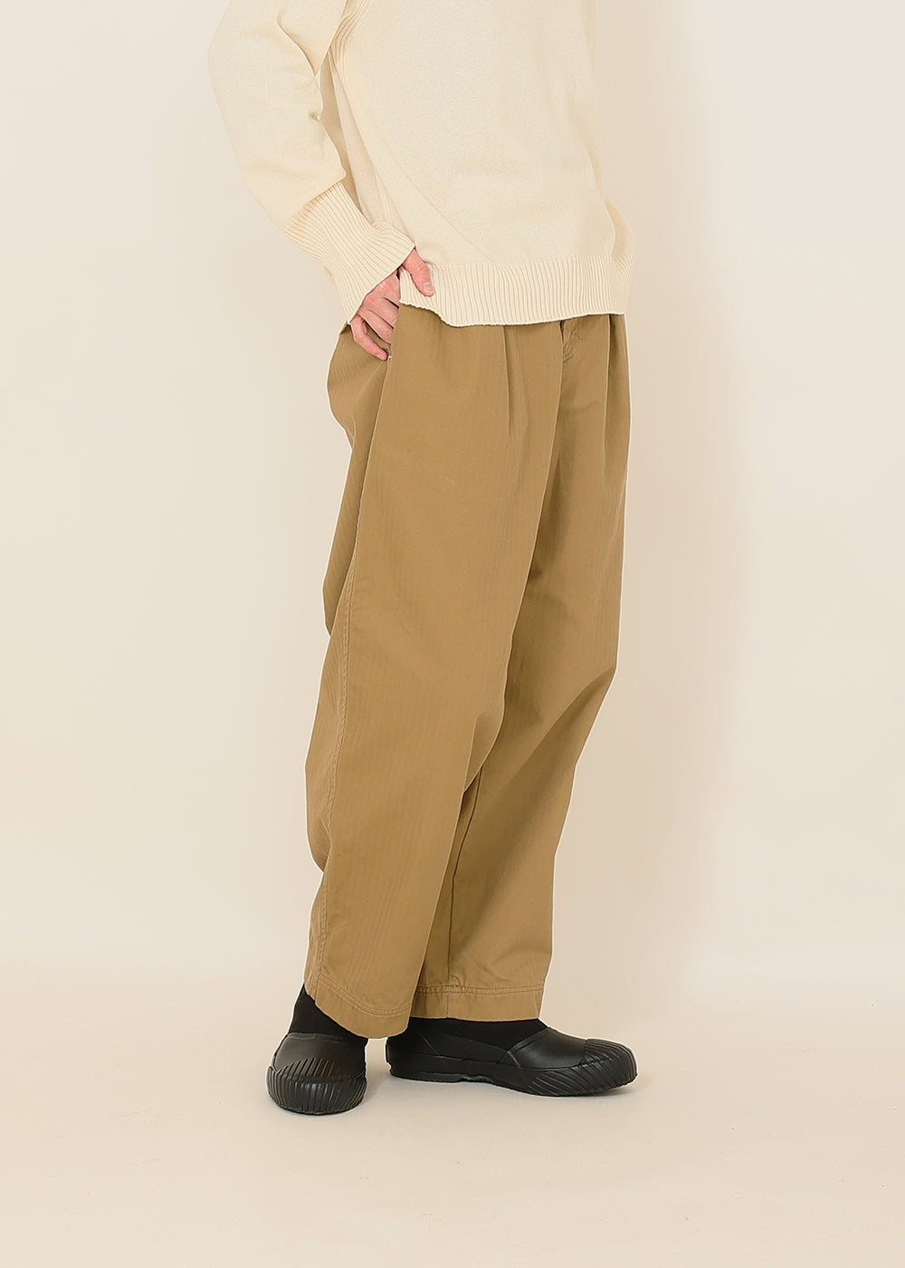 ベージュ model:164㎝