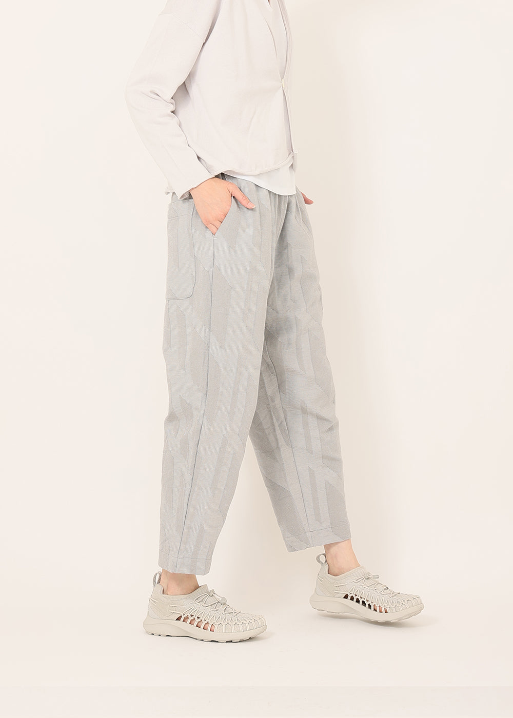 ミドルグレー×ホワイト model:170cm