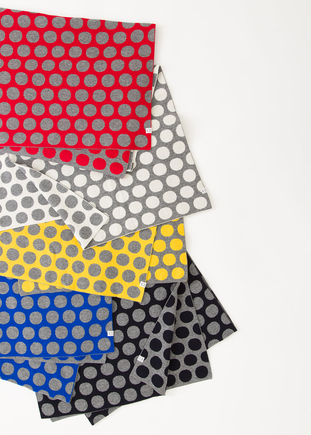 Fine wool dot shawl