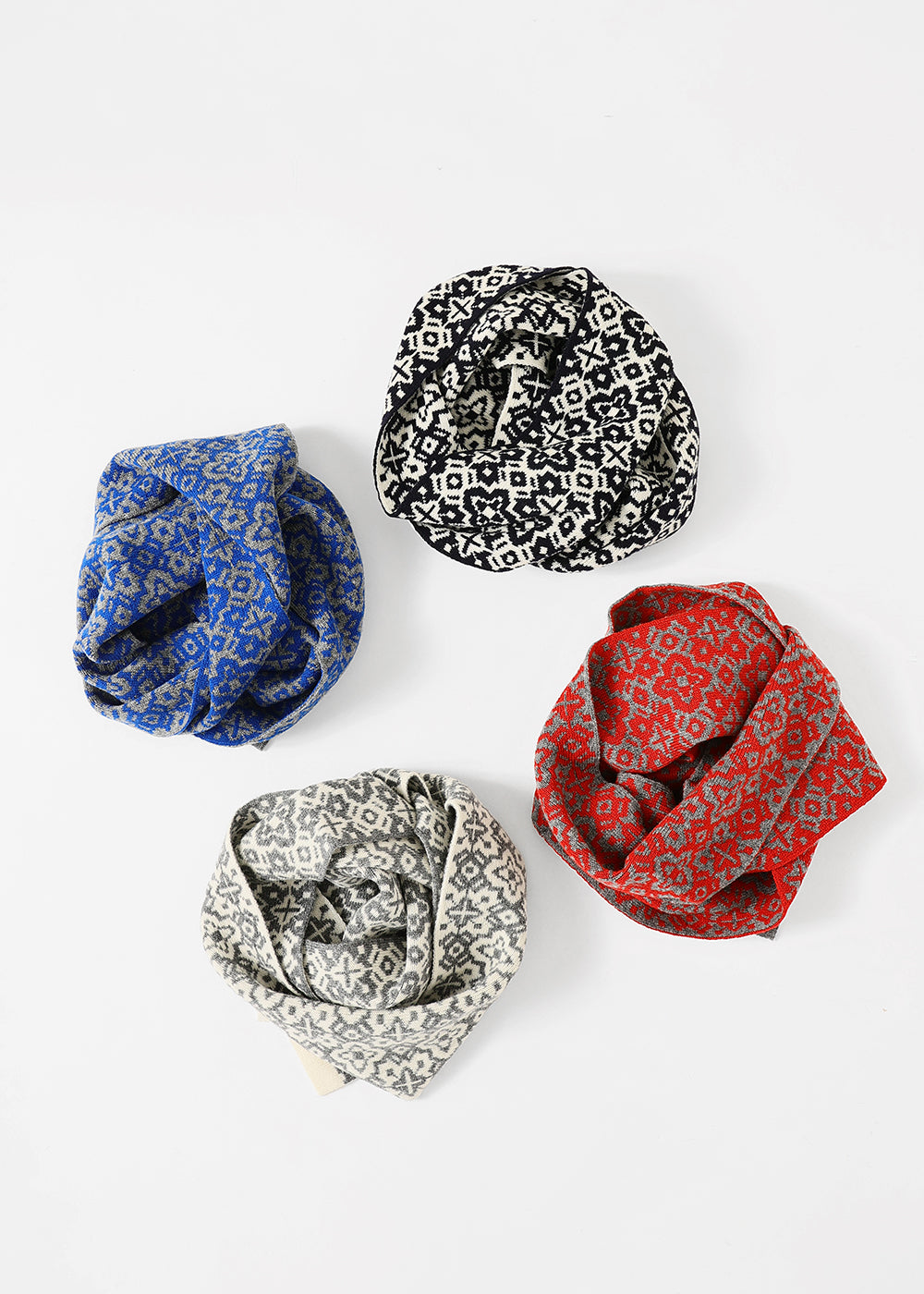 新品タグ付✨】特価✨】SHANGHAI TANG ウール100% マフラー　総柄 ちくちくしないマフラー（ノルディック柄）│OTA KNIT ┃ to touch