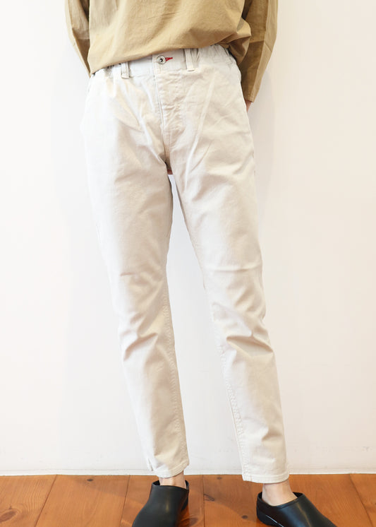 グレイッシュホワイト　model：164cm（サイズM）