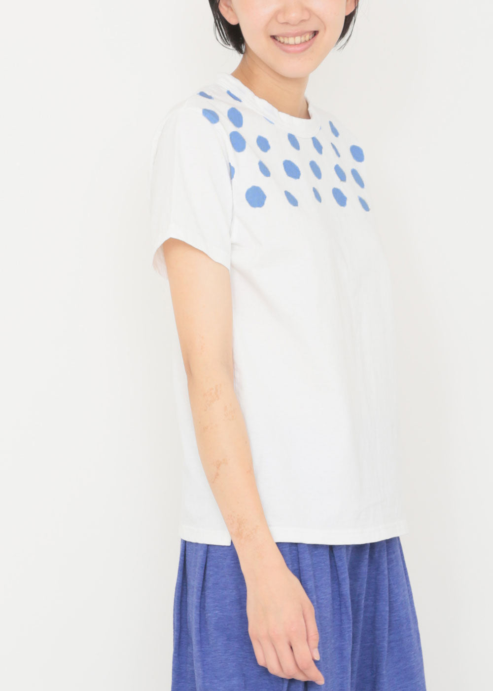 白 × サックス  size2着用　model：170cm