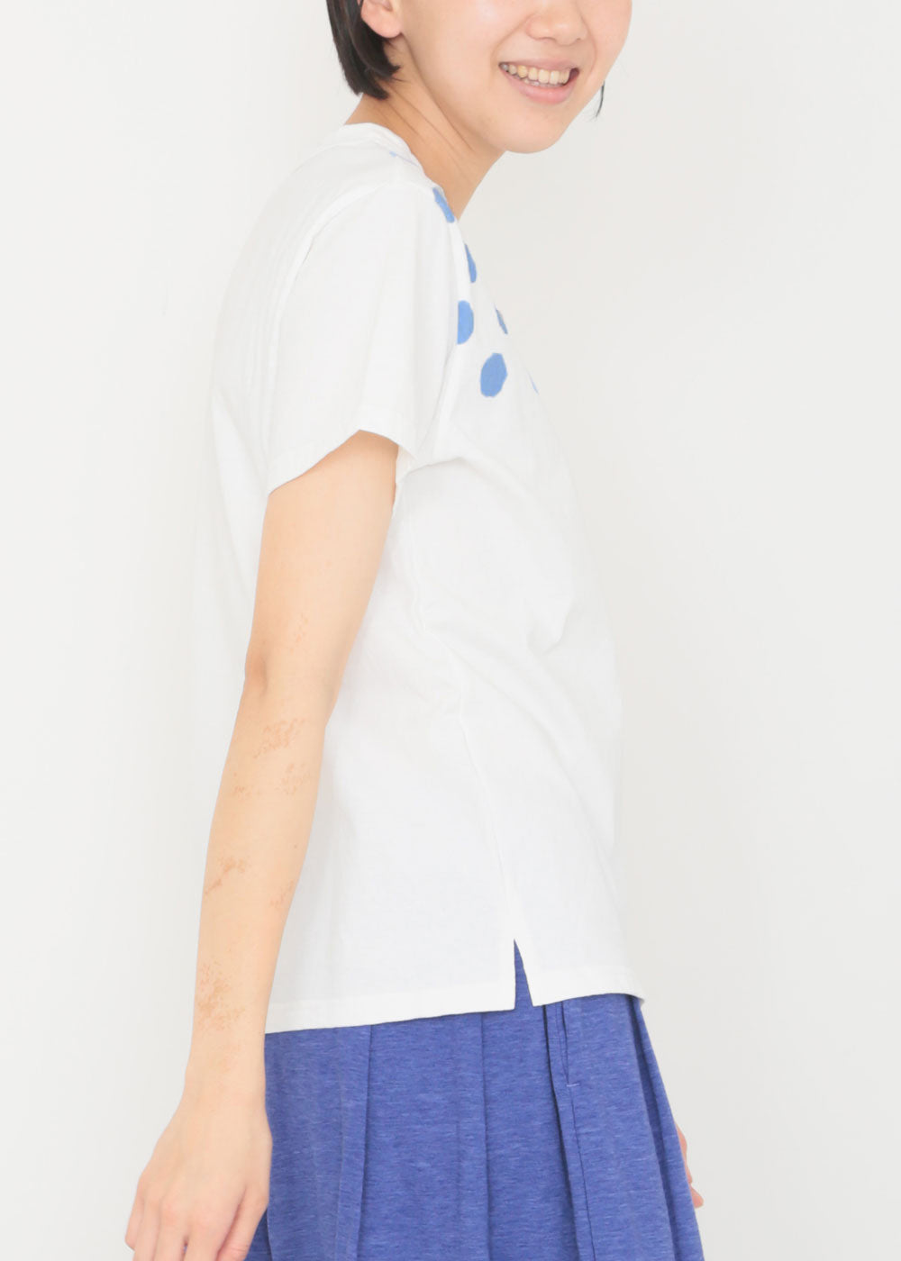 白 × サックス  size2着用　model：170cm