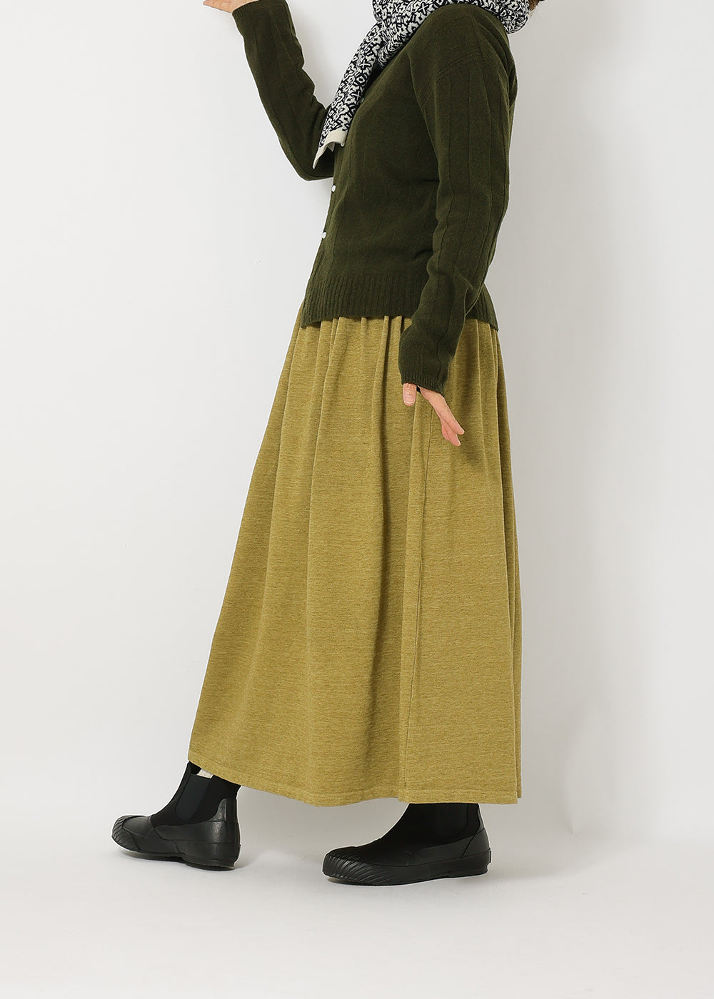 ベージュ　model：162cm