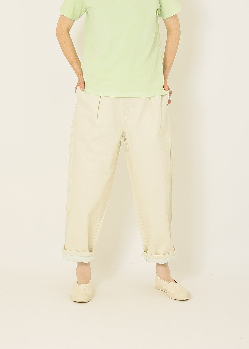 生成×ペールグリーン　model：164cm