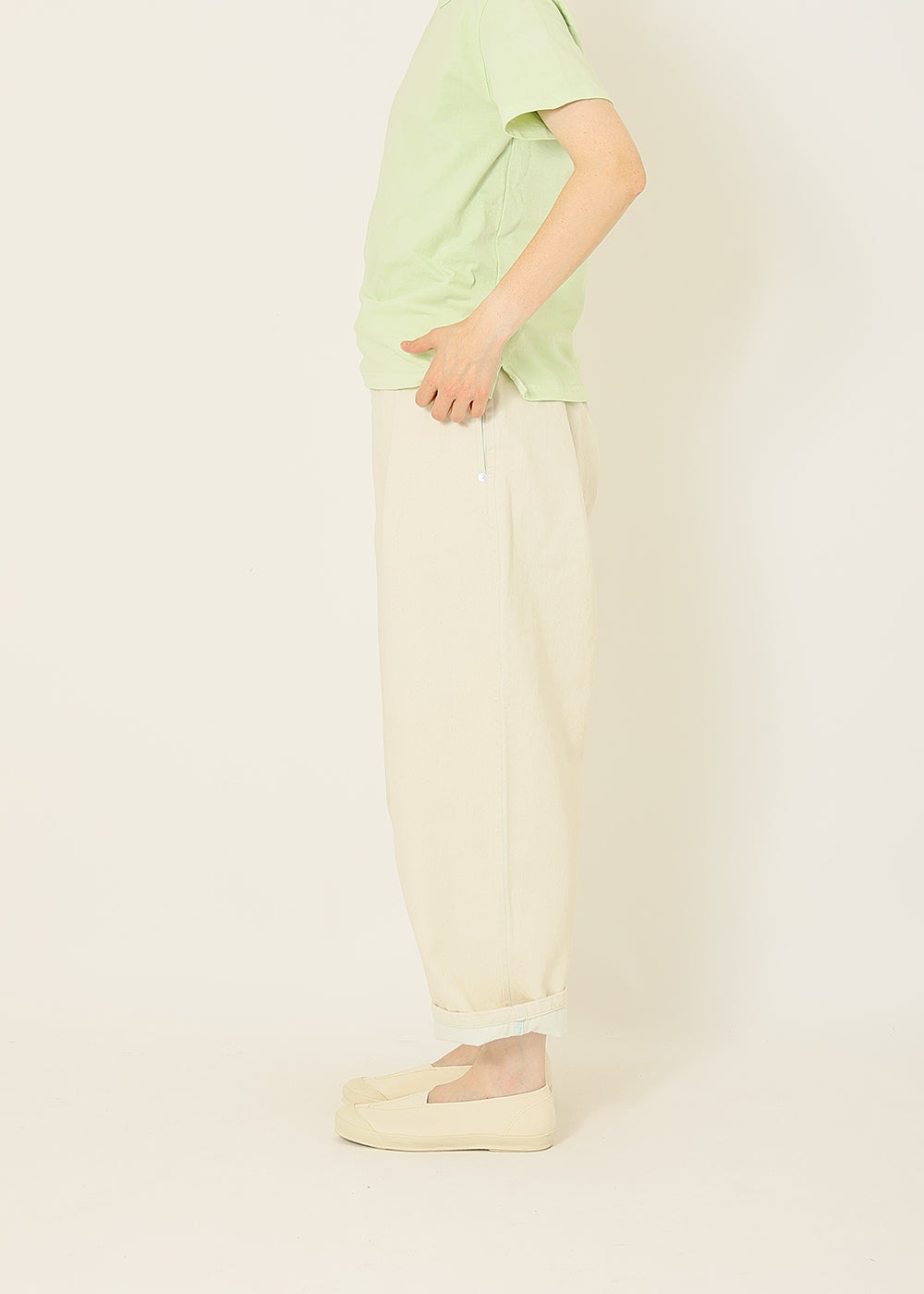 生成×ペールグリーン　model：164cm