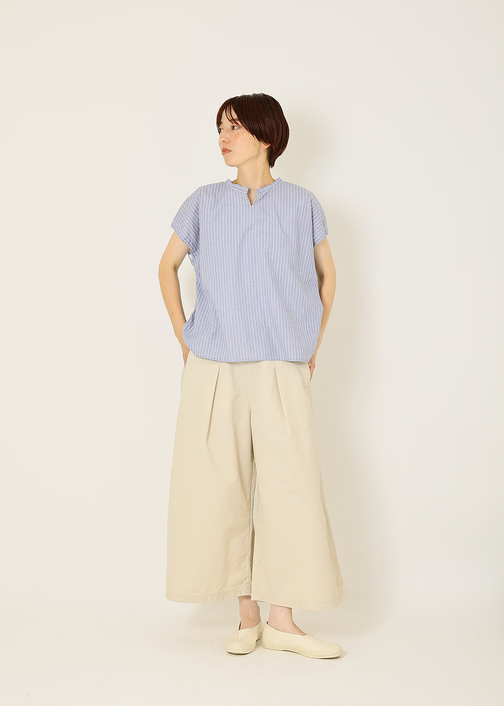 ネイビーシャンブレー×白ストライプ　model：164cm